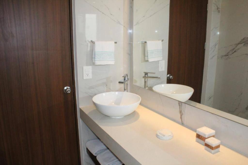 Beach Front Renewed Apartment Cancún Zewnętrze zdjęcie